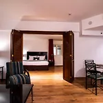 El Polo Apart Hotel & Suites
